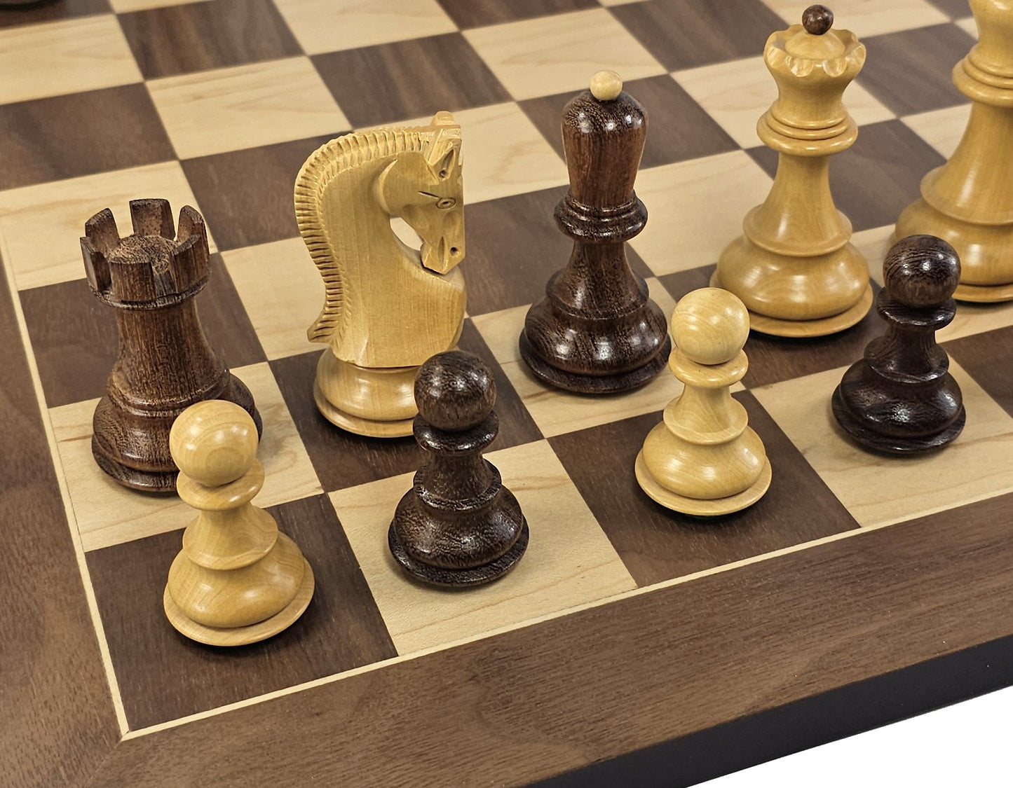 4 QN Acacia Opposite Tops 3 3/4" King Staunton Wood Chess Set w/19" Walnut Board