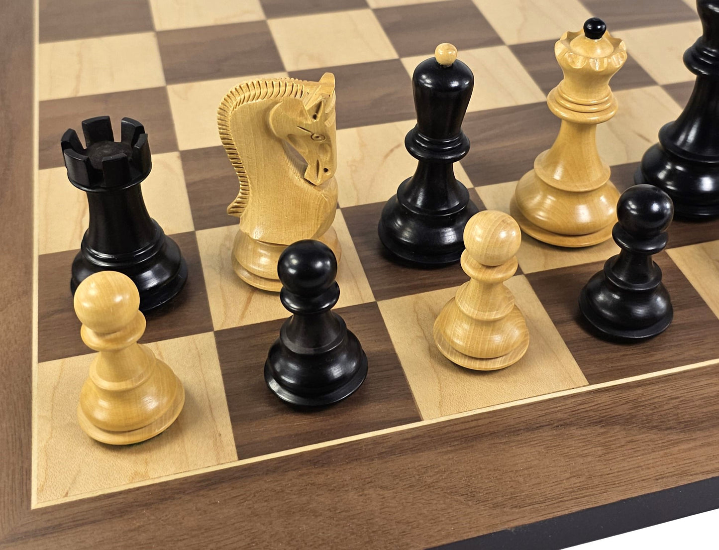 4 QN Black Opposite Tops 3 3/4" King Staunton Wood Chess Set w/19" Walnut Board