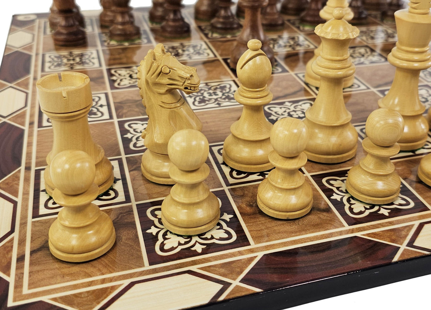 ACACIA Supreme 3 3/4 Kg Staunton Wood Chess Set 17" Burlwood Color Board