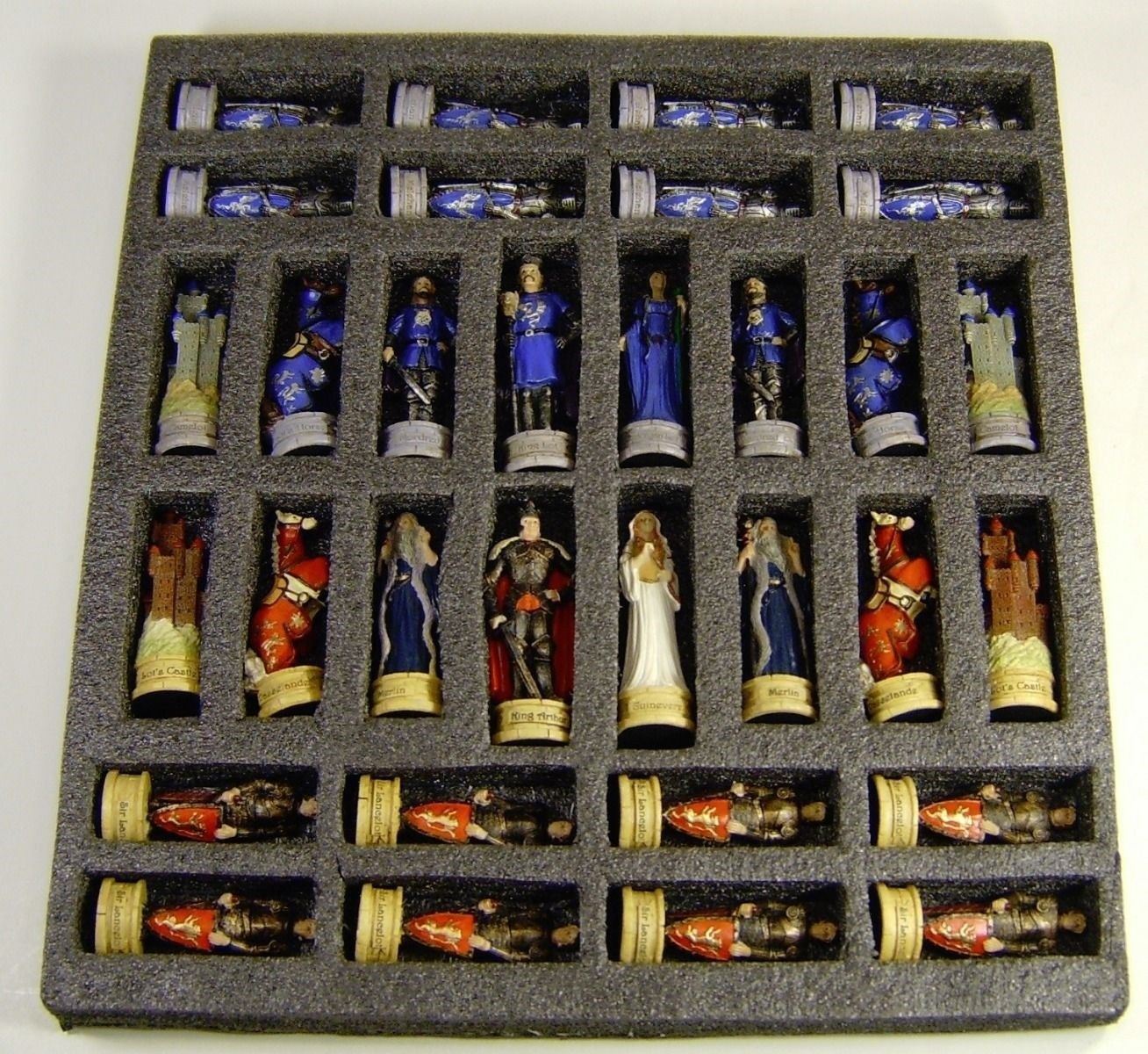 Medieval Times Crusades King Arthur CAMELOT Chess Set Cherry Color Storage Board