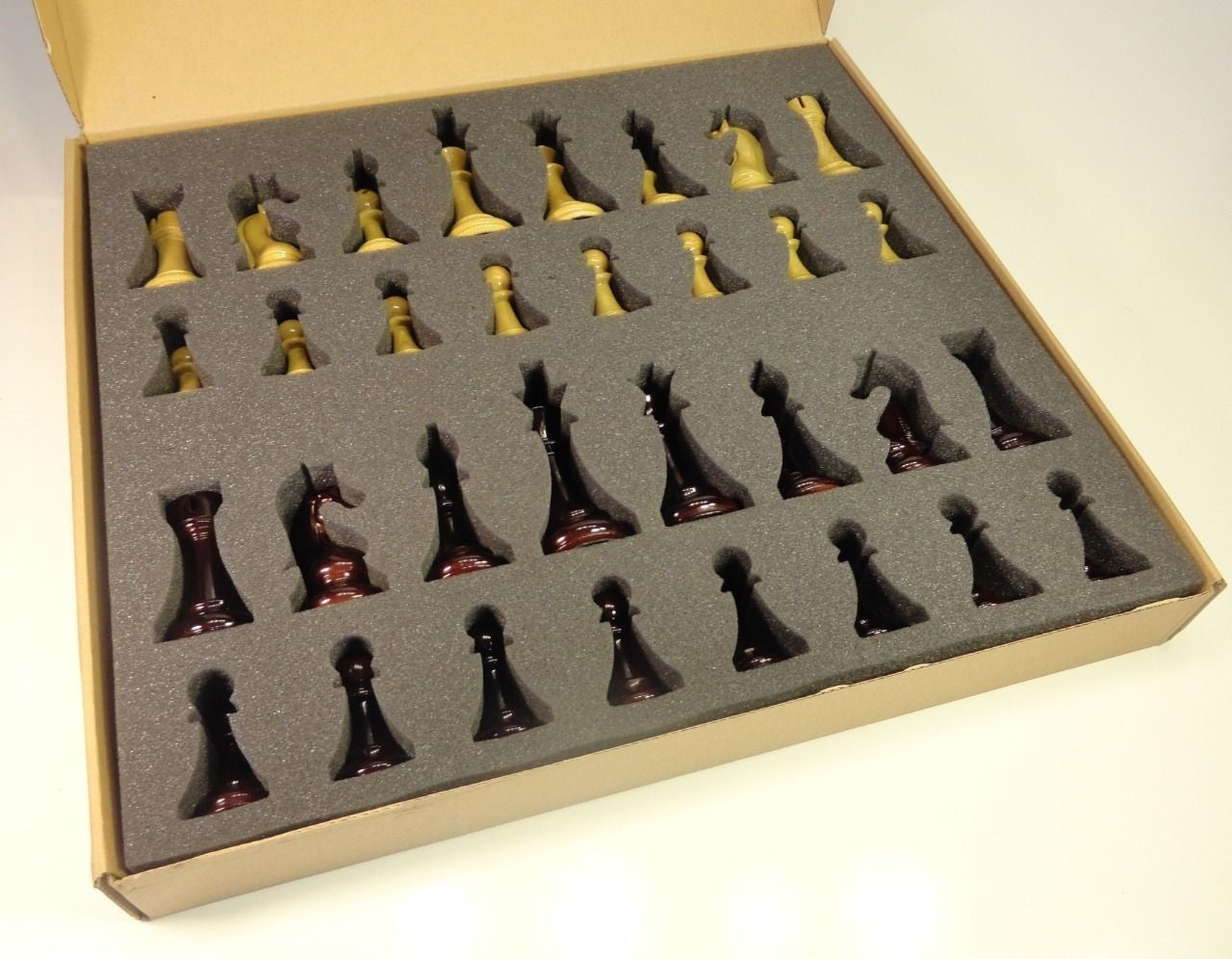 Large 4 1/4" King Staunton High Gloss Chess Set W/ 18" Cherry Color Board