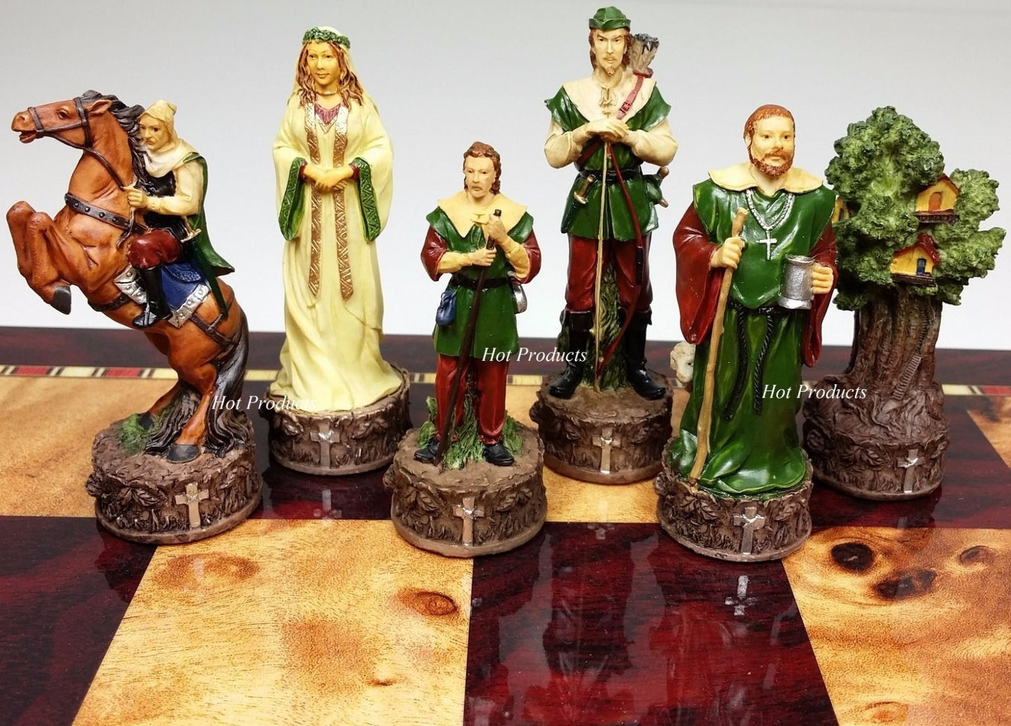 Medieval Times ROBIN HOOD vs SHERIFF OF NOTTINGHAM Chess Set Cherry Color Board
