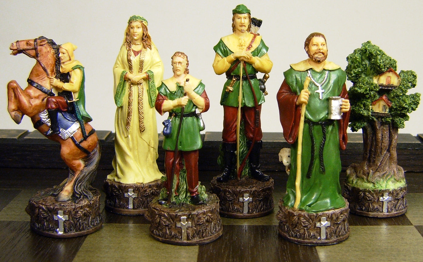Medieval Times ROBIN HOOD vs Sherriff of Nottingham Chess Set W/ Castle Board