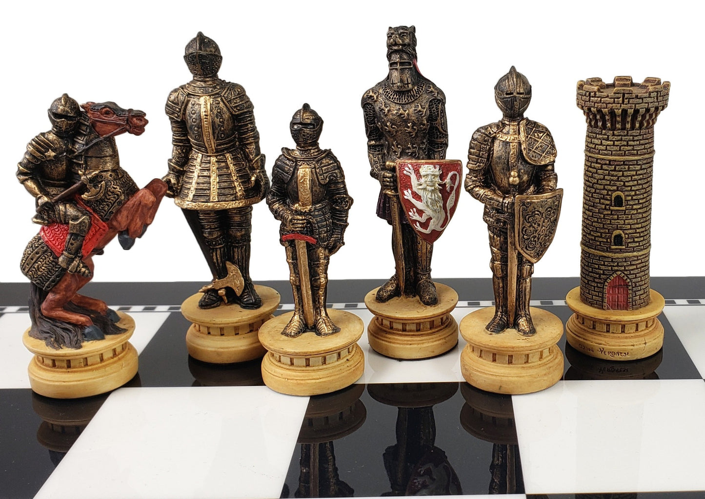 Medieval Times Crusades ARMORED KNIGHT Chess Set Black & White Storage Board