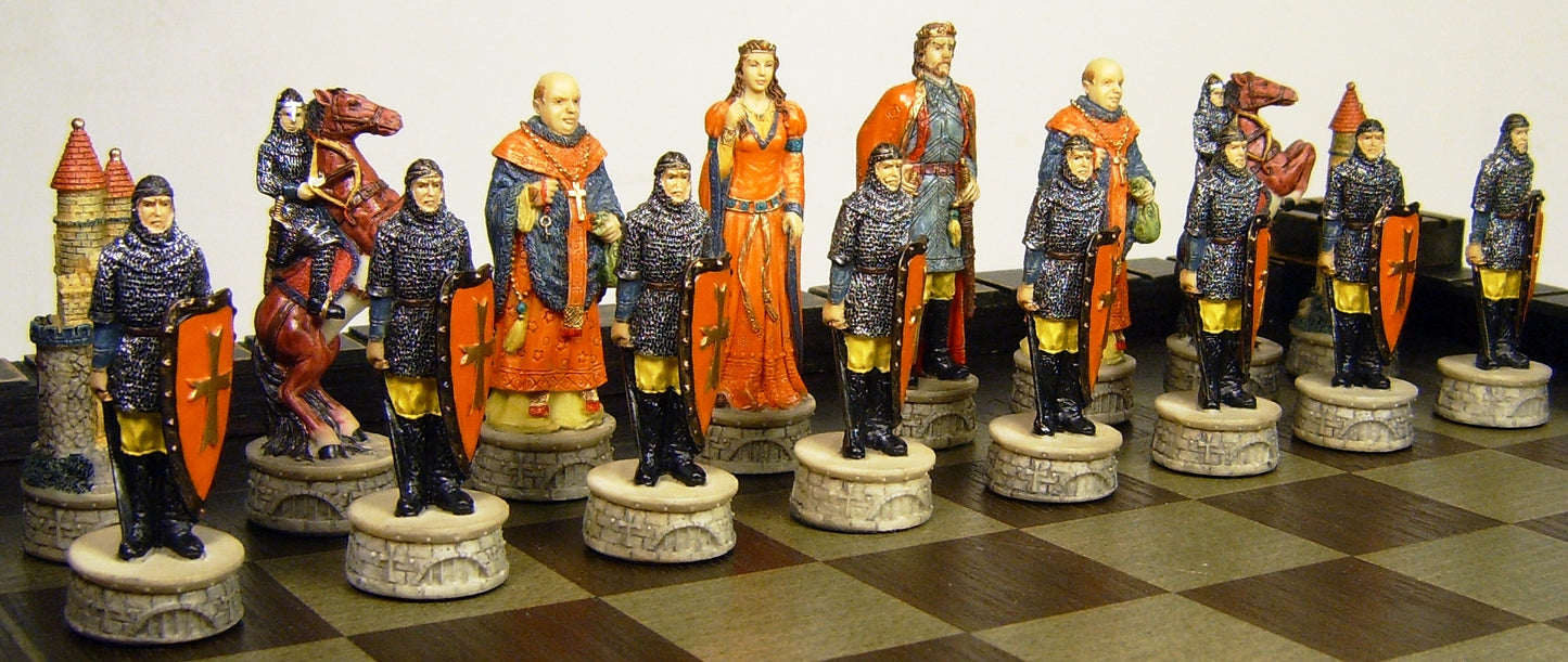 Medieval Times ROBIN HOOD vs Sherriff of Nottingham Chess Set W/ Castle Board