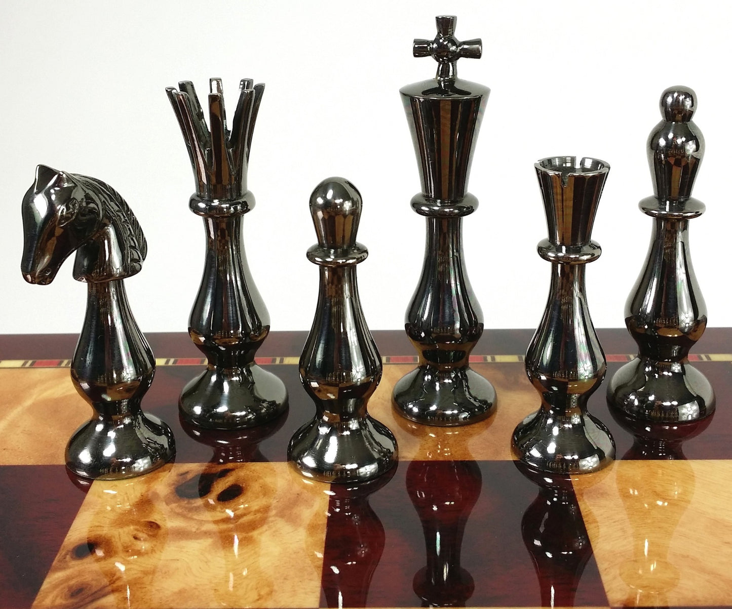 Brass Metal Spiked Qn Staunton Chess Set Gold & Black W/ 18" Cherry Color Board