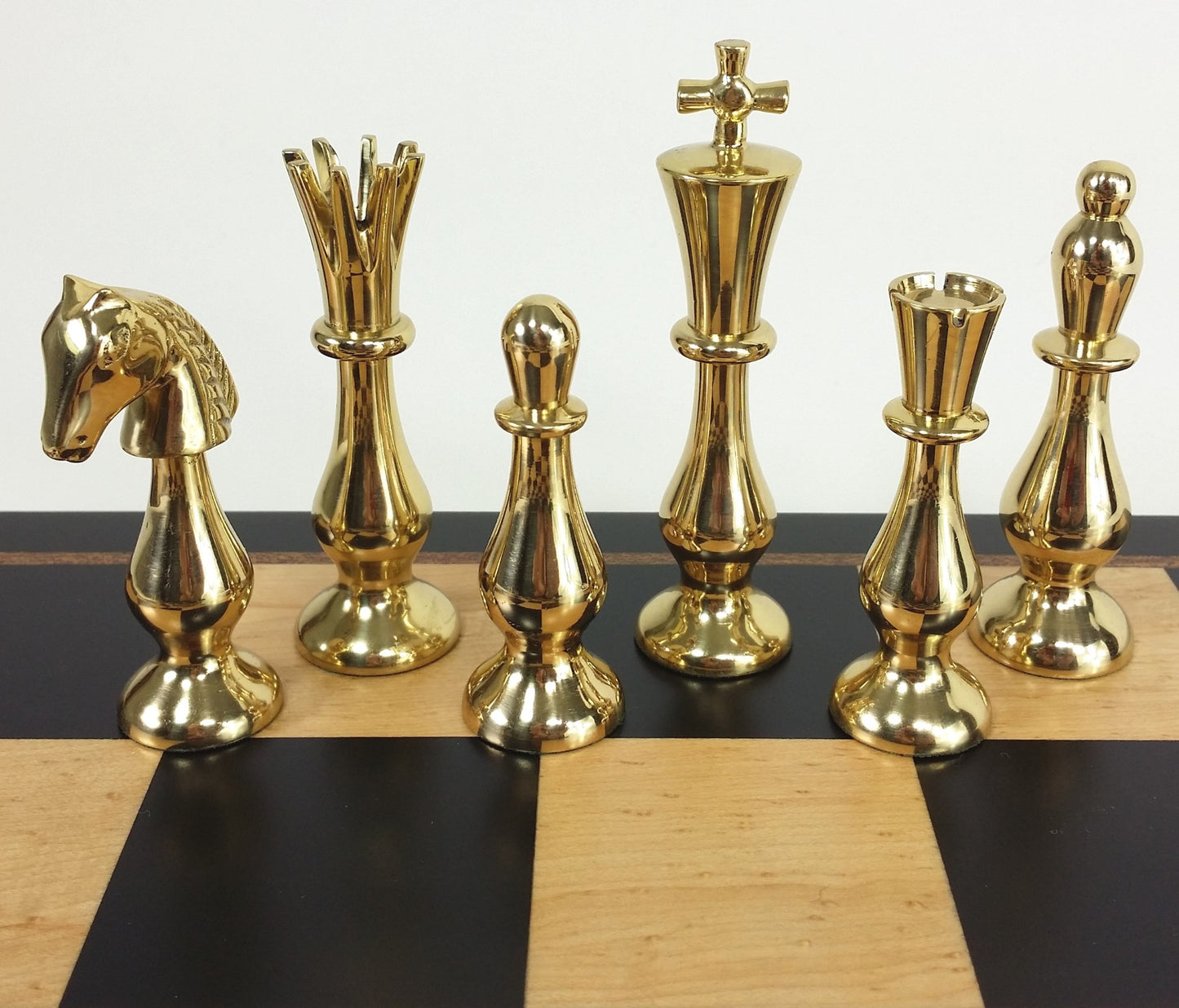 Brass Metal Spiked Qn Staunton Chess Set Gold & Black W/ 17 1/4" Black Board